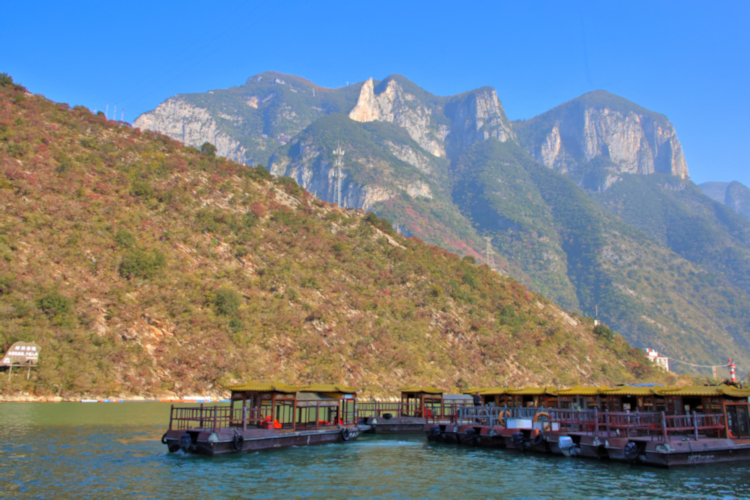 Shennv tributary, Wu Gorge cliff in the background