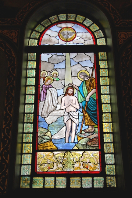 650_White_Romania_Bucharest_2014