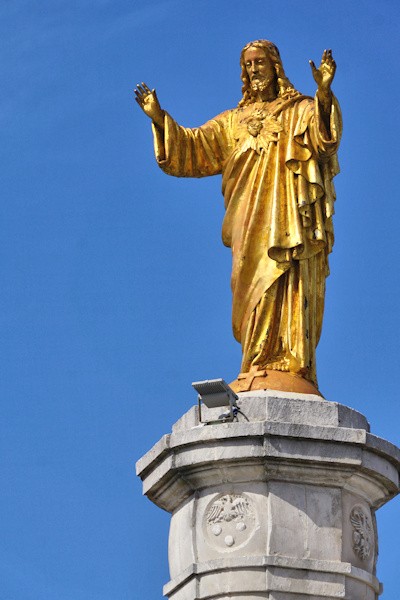 Statue in the courtyard of the Sanctuary of Fatima