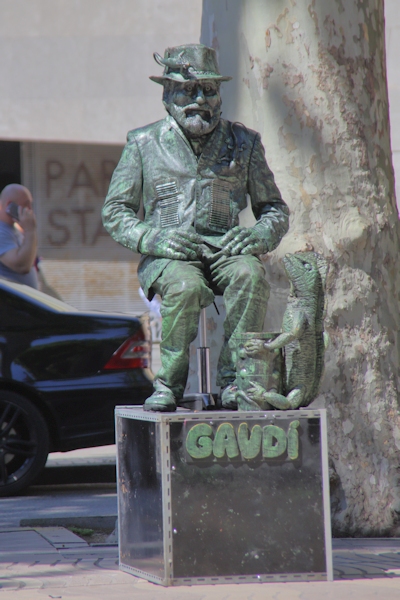 Living statue in La Rambla, Barcelona, Spain