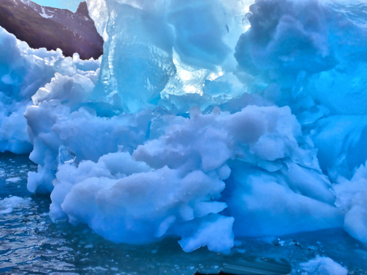 Agostini Landing, small iceberg